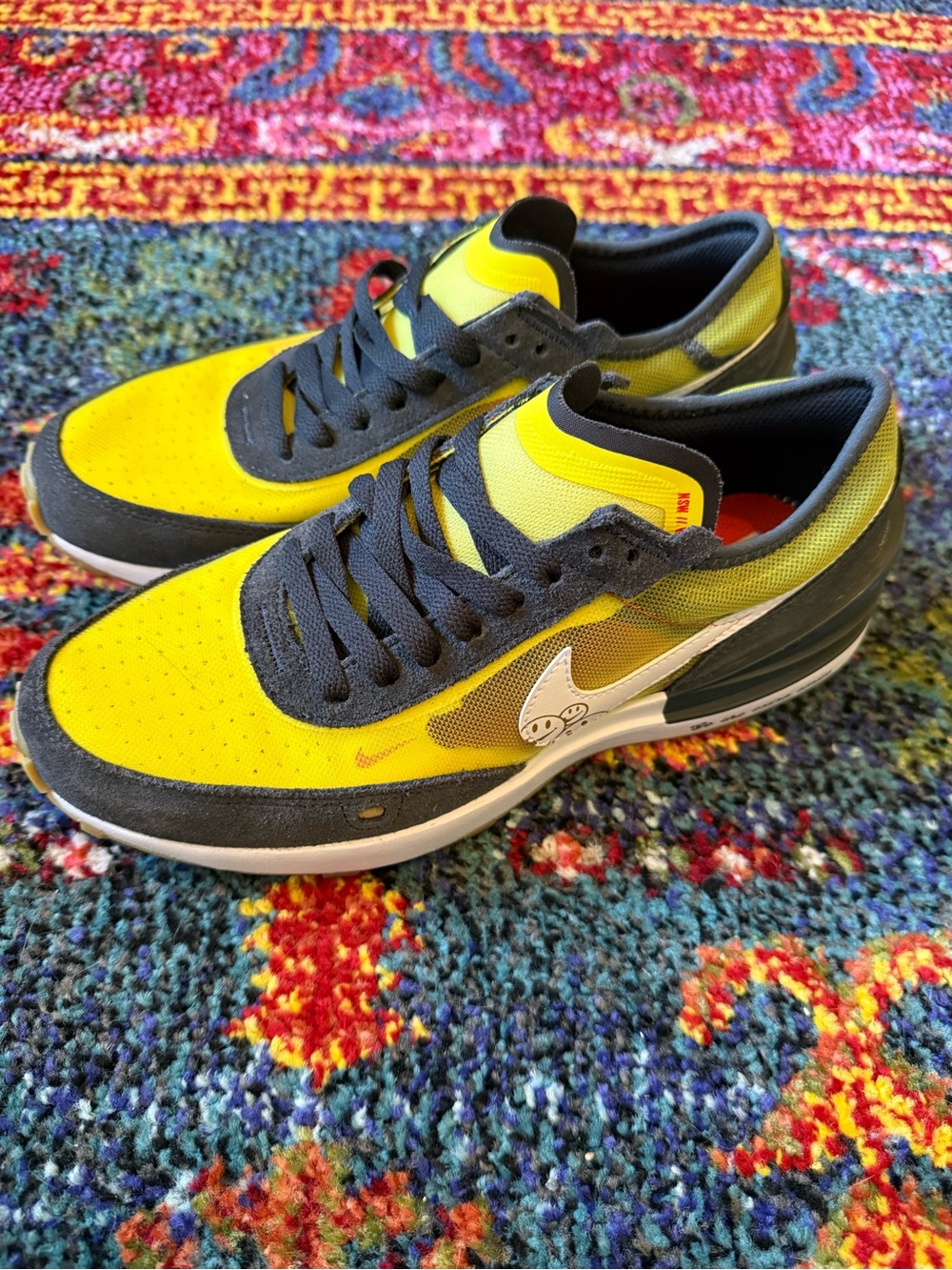 Nike Waffle One go the extra smile sneaker